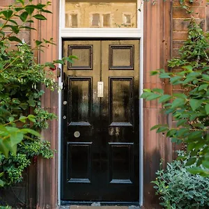 Beautiful, Traditional 2 Bedroom Main Door Flat EDI